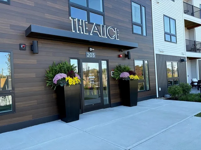 $680,000 | 203 Lowell Street, Unit 304, Wilmington, MA 01887