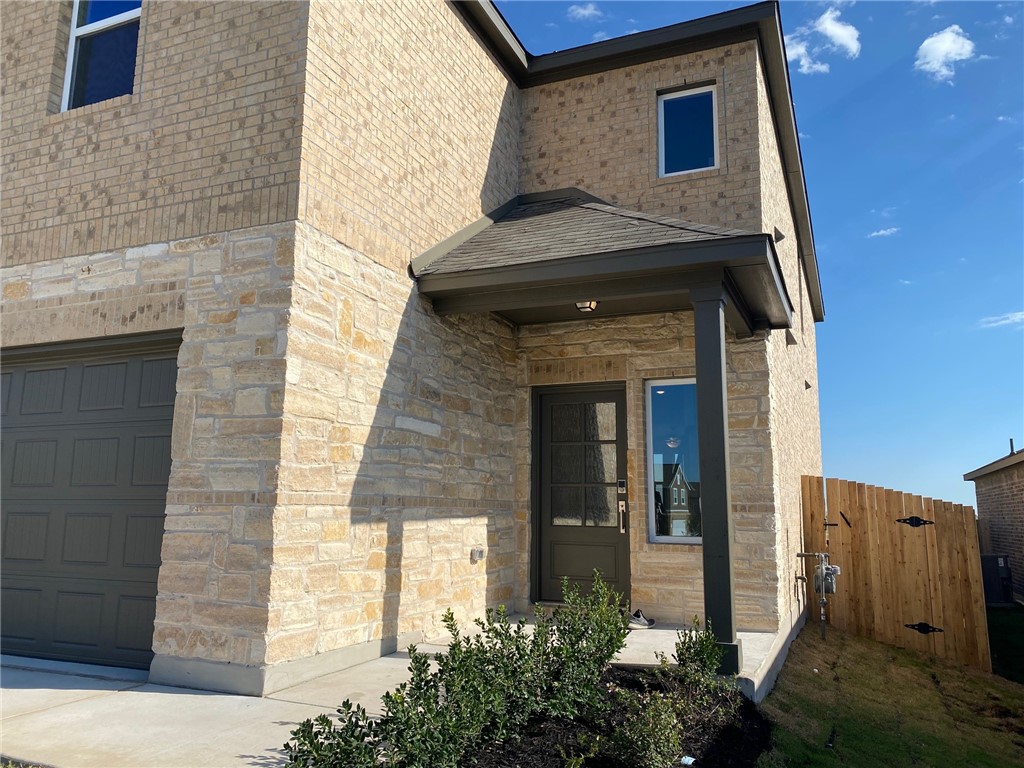 670 Pepperbark Loop Buda, TX 78610 - Photo 4 of 24