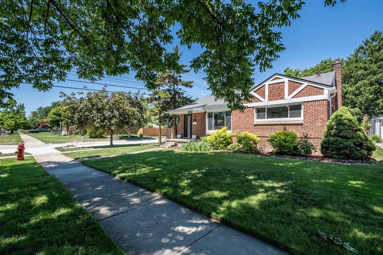 332 Normandy Road Royal Oak, MI 48073 - Photo 2 of 38