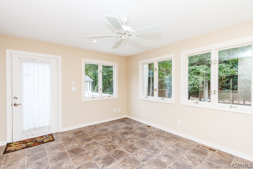 5806 Martin Glen Road Midlothian, VA 23112 - Photo 4 of 24 Gallery Image 4