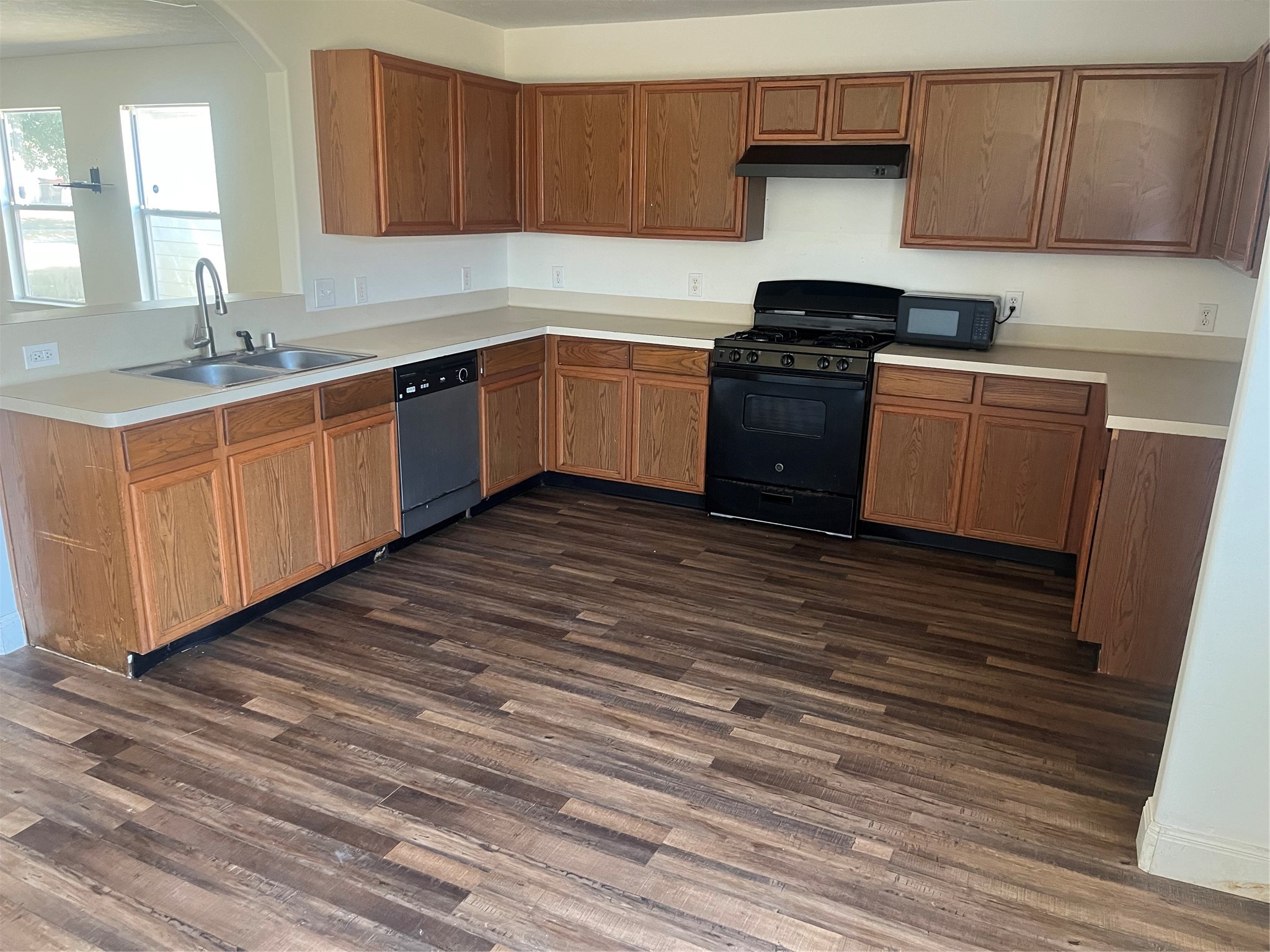 19638 Perth Meadows Court Katy, TX 77449 - Photo 4 of 13 a kitchen with sink a microwave and cabinets