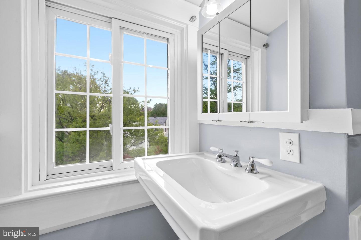 3539 Newland Road Baltimore, MD 21218 - Photo 27 of 39 3rd floor - full bathroom