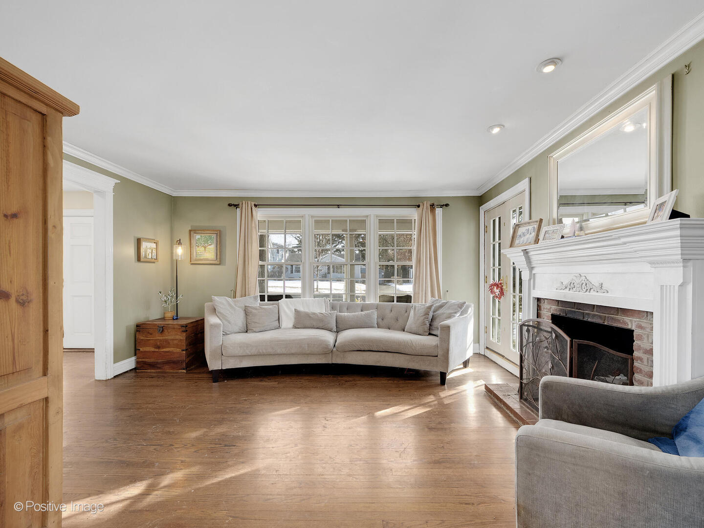 254 Coe Road Clarendon Hills, IL 60514 - Photo 3 of 32 Gallery Image 3