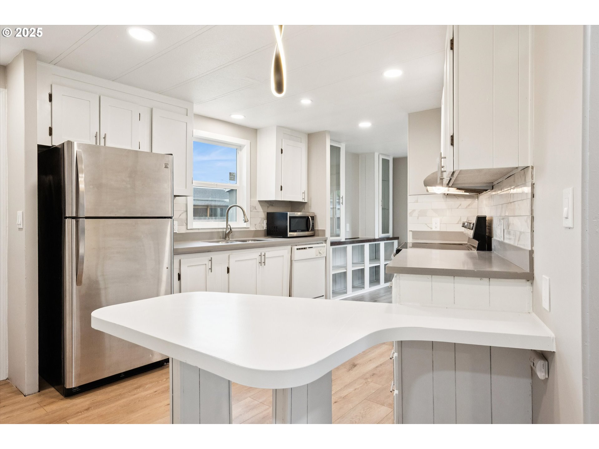 10701 Southeast Highway 212, Unit P6 Clackamas, OR 97015 - Photo 14 of 42 a kitchen with kitchen island a appliances a sink and a refrigerator