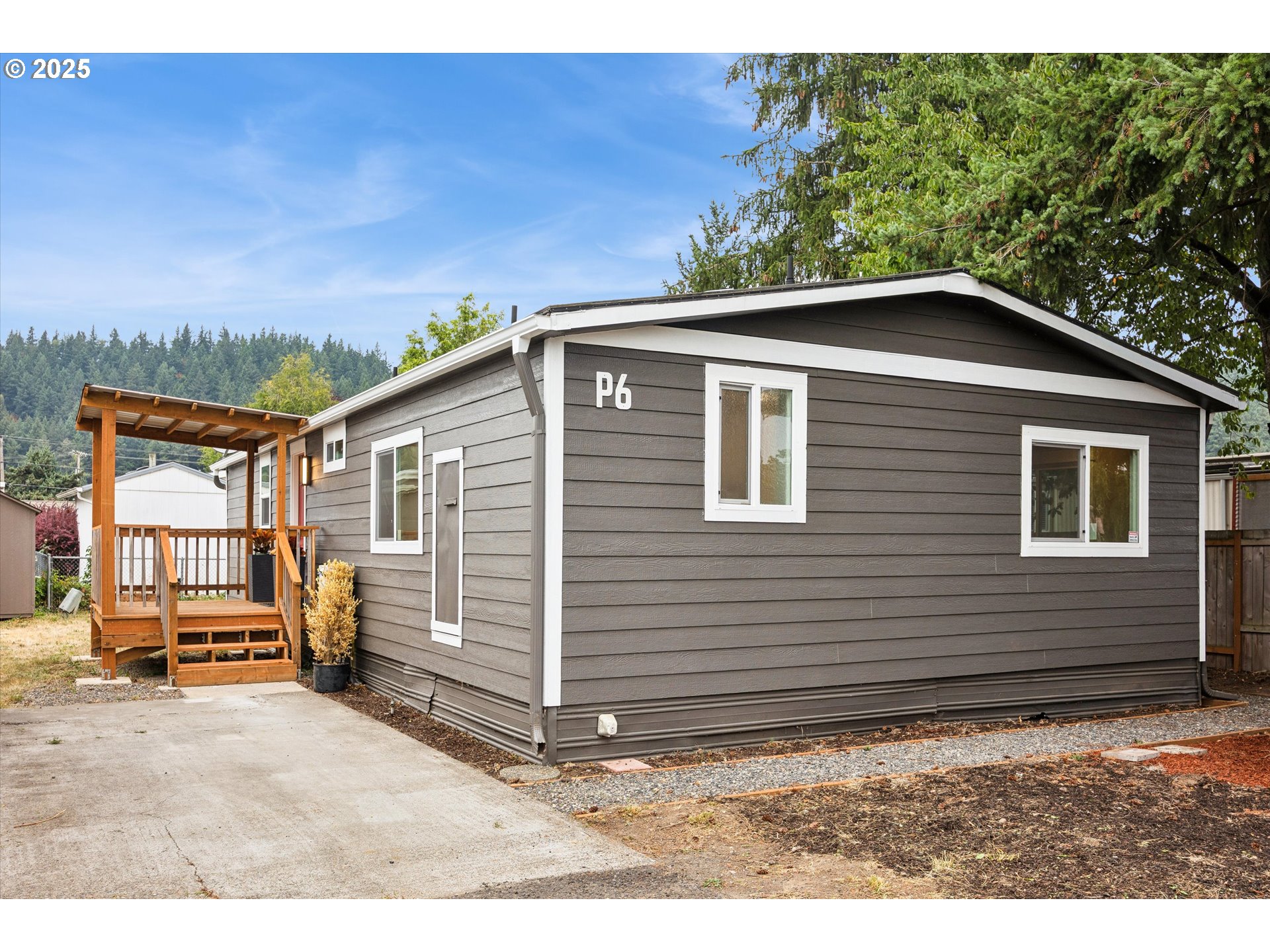 10701 Southeast Highway 212, Unit P6 Clackamas, OR 97015 - Photo 28 of 42 a backyard of a house