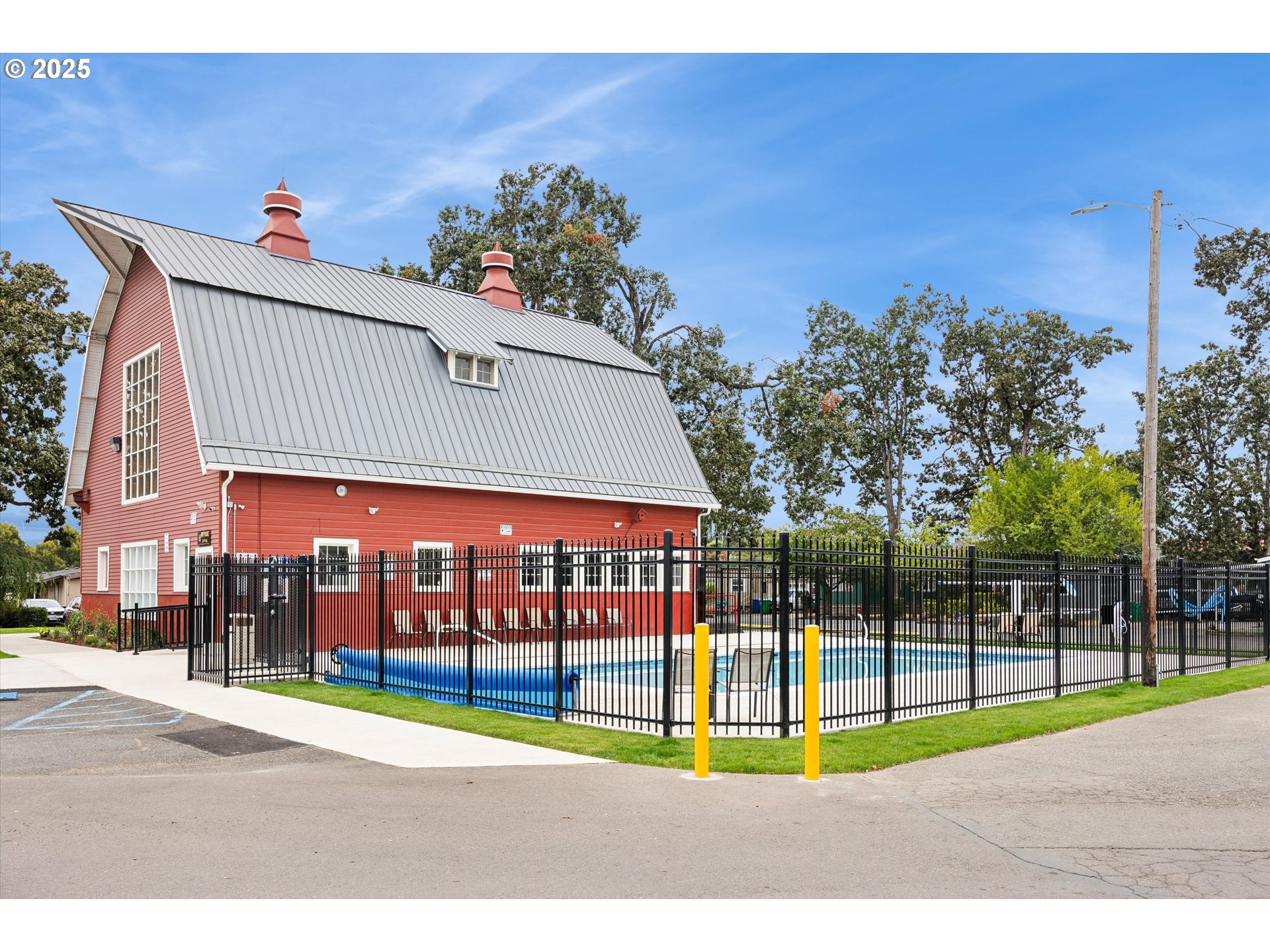 10701 Southeast Highway 212, Unit P6 Clackamas, OR 97015 - Photo 37 of 42 a view of a park with iron fence