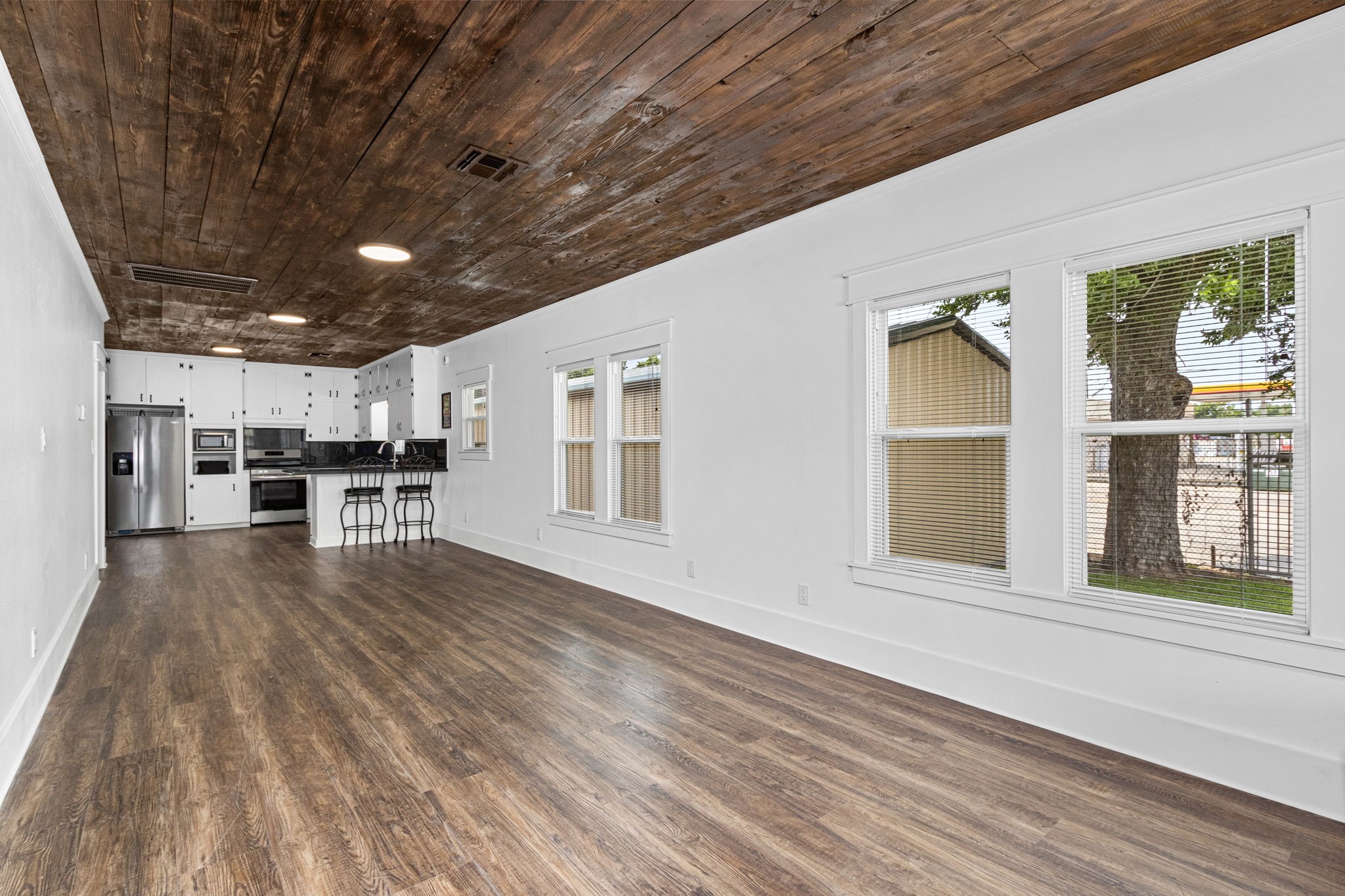 1138 Fannin Street Columbus, TX 78934 - Photo 4 of 25 a view of livingroom with furniture wooden floor and window