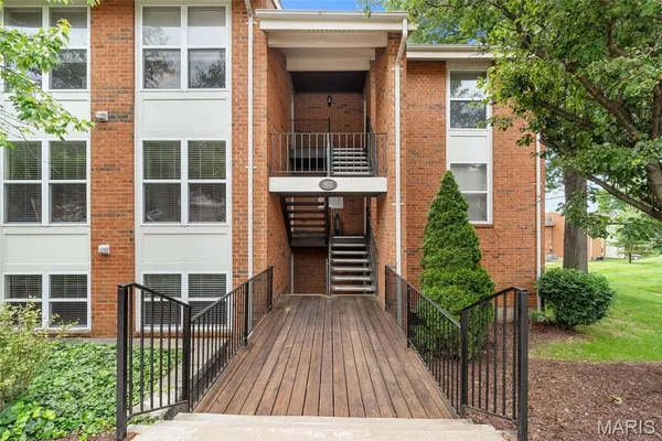 $169,900 | 1932 Green Glen Drive, Unit 203, Kirkwood, MO 63122