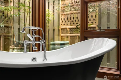 $6,150,000 | 1121 Irene Place Northeast, Bainbridge Island, WA 98110