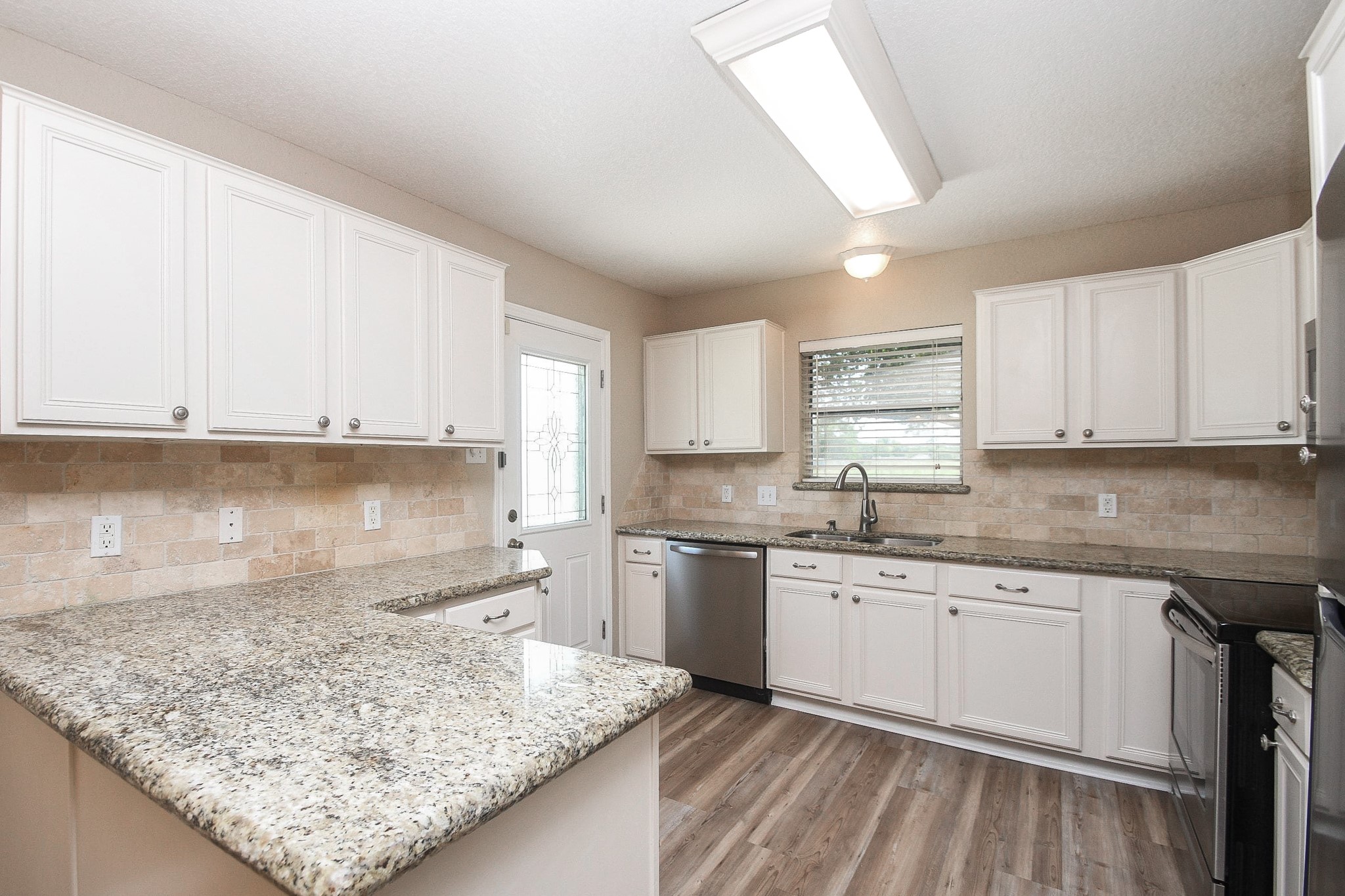 16902 Berry Road Pearland, TX 77584 - Photo 4 of 30 Bring your groceries right into the kitchen!