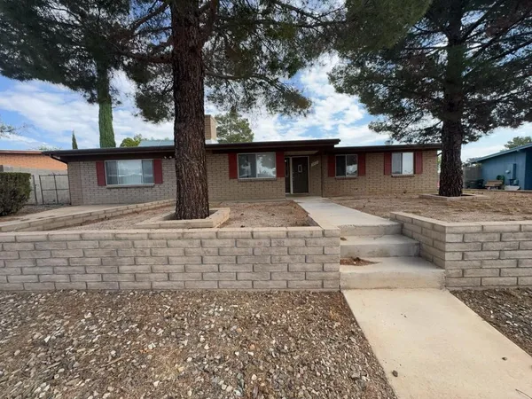 $1,550 | 3733 Sparrow Drive, Sierra Vista, AZ 85635