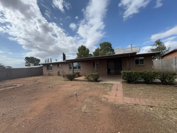 $1,550 | 3733 Sparrow Drive, Sierra Vista, AZ 85635