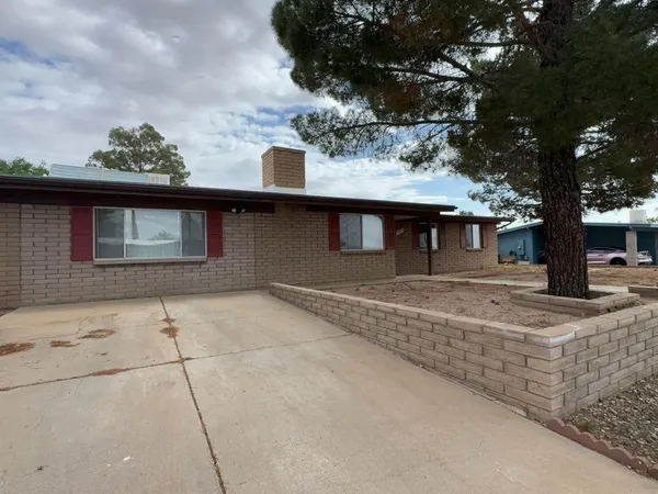 $1,550 | 3733 Sparrow Drive, Sierra Vista, AZ 85635