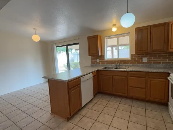 $1,550 | 3733 Sparrow Drive, Sierra Vista, AZ 85635