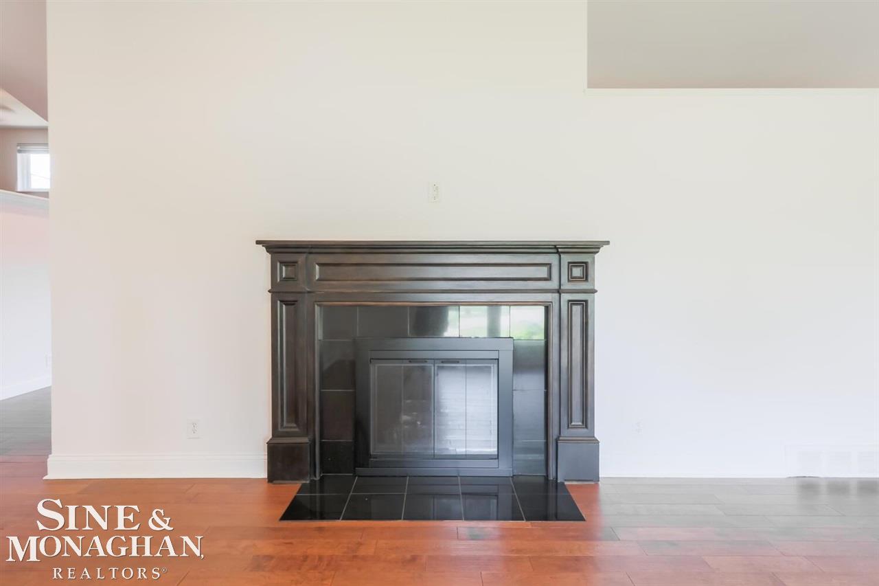 577 Cook Road Grosse Pointe Woods, MI 48236 - Photo 5 of 37