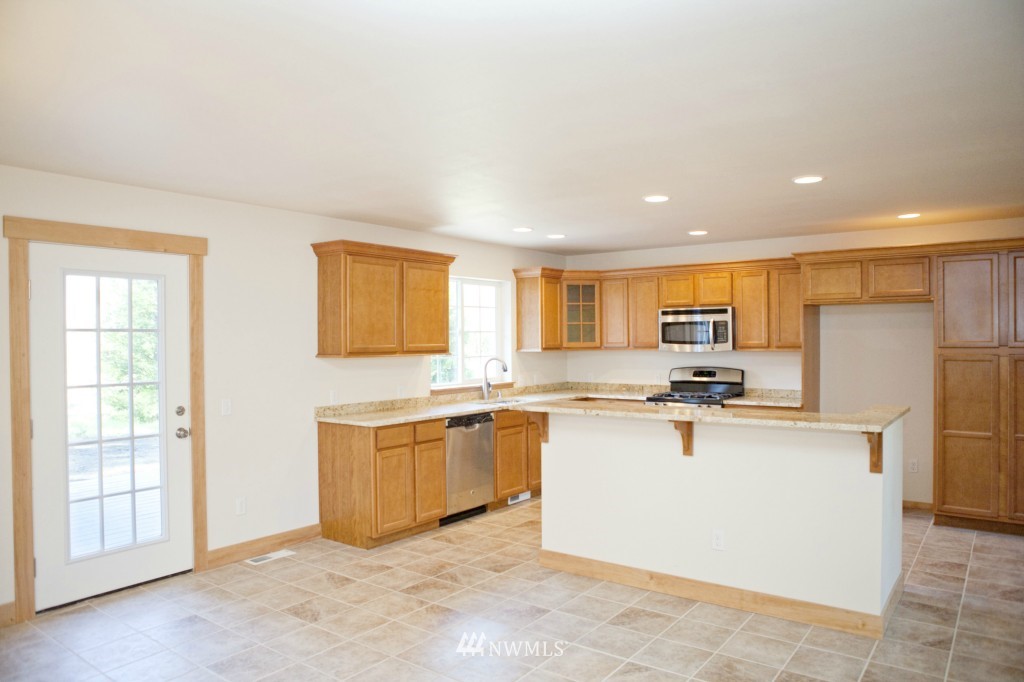 5631 Lind Road Deming, WA 98244 - Photo 6 of 19