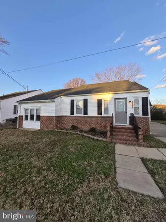 a view of a house with a back yard