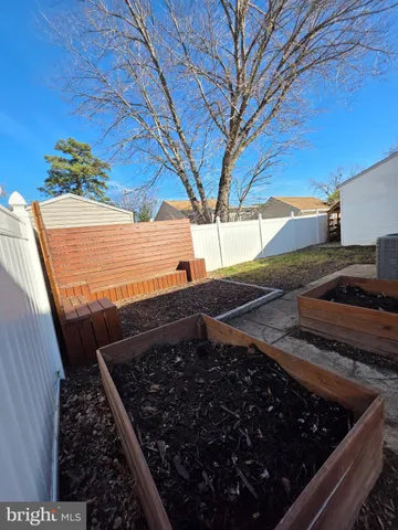 $2,350 | 17268 Larimer Street, Piney Point, MD 20674