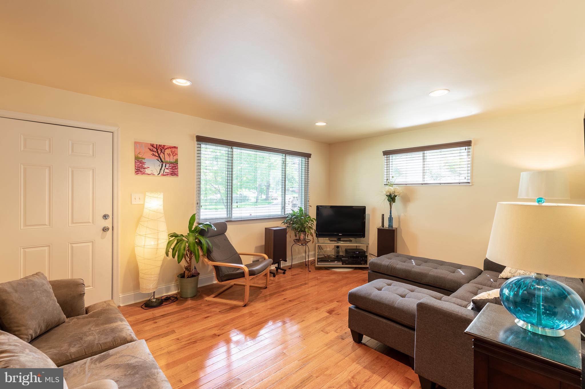2908 Radius Road Silver Spring, MD 20902 - Photo 3 of 18 Living Room