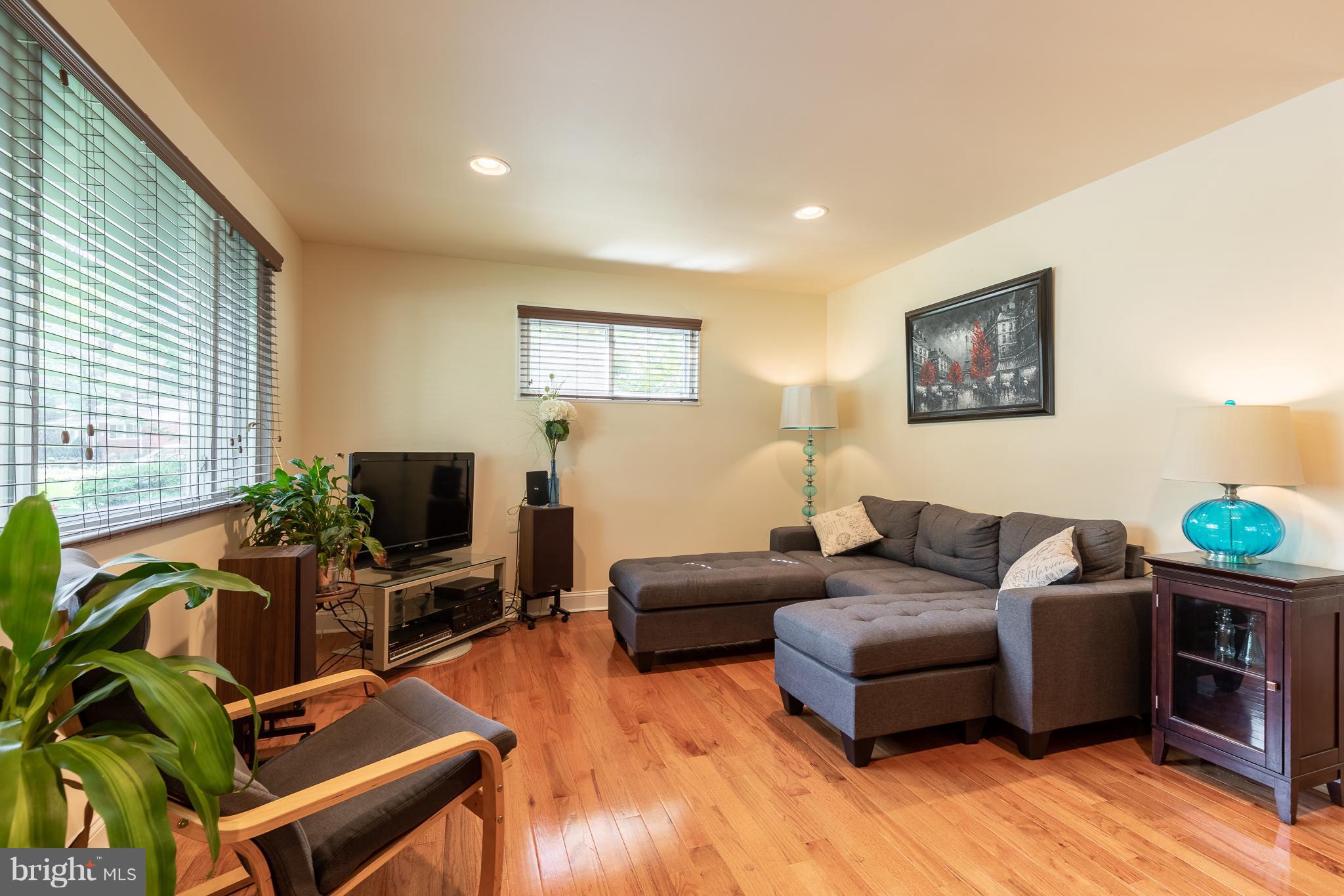 2908 Radius Road Silver Spring, MD 20902 - Photo 4 of 18 Living Room
