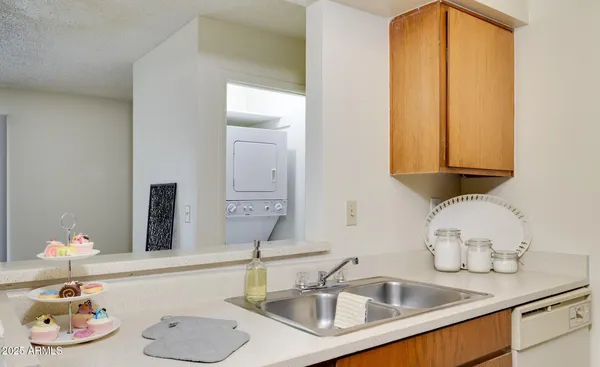 $1,095 | 4101 West Union Hills Drive, Unit 2, Glendale, AZ 85308