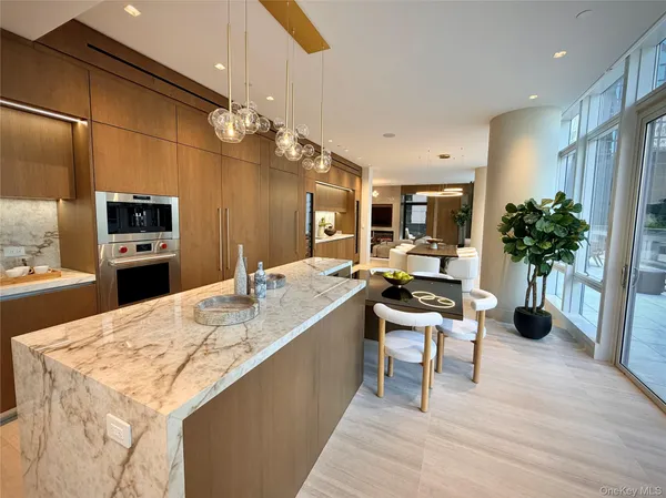 $125,000 | 20 West 53rd Street, Unit 18 B/C | Midtown Central