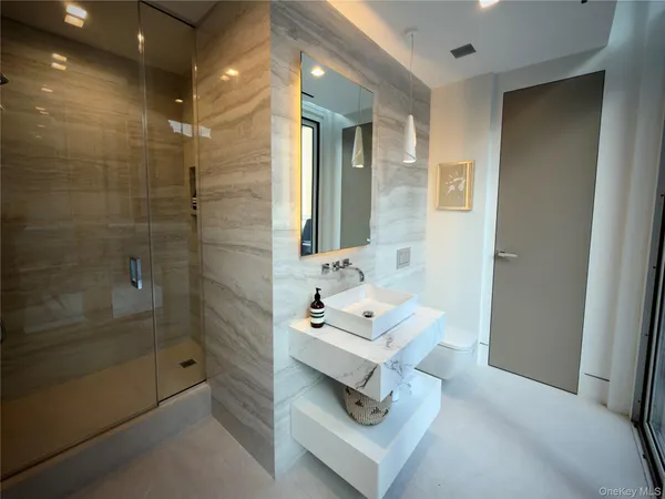 $125,000 | 20 West 53rd Street, Unit 18 B/C | Midtown Central