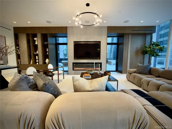 $125,000 | 20 West 53rd Street, Unit 18 B/C | Midtown Central