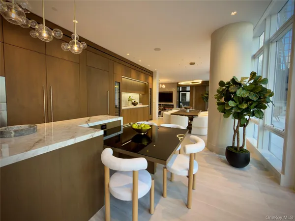 $125,000 | 20 West 53rd Street, Unit 18 B/C | Midtown Central