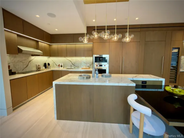 $125,000 | 20 West 53rd Street, Unit 18 B/C | Midtown Central