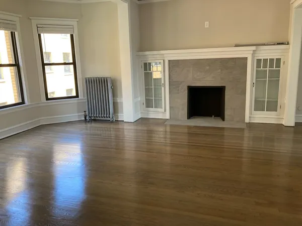 $2,395 | 2418 North Sawyer Avenue, Unit 2W, Chicago, IL 60647
