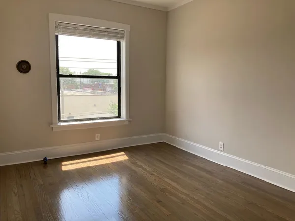 $2,395 | 2418 North Sawyer Avenue, Unit 2W, Chicago, IL 60647