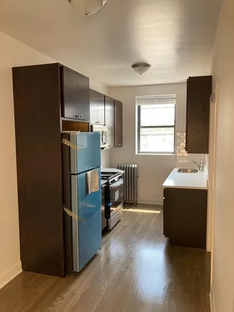 $2,395 | 2418 North Sawyer Avenue, Unit 2W, Chicago, IL 60647