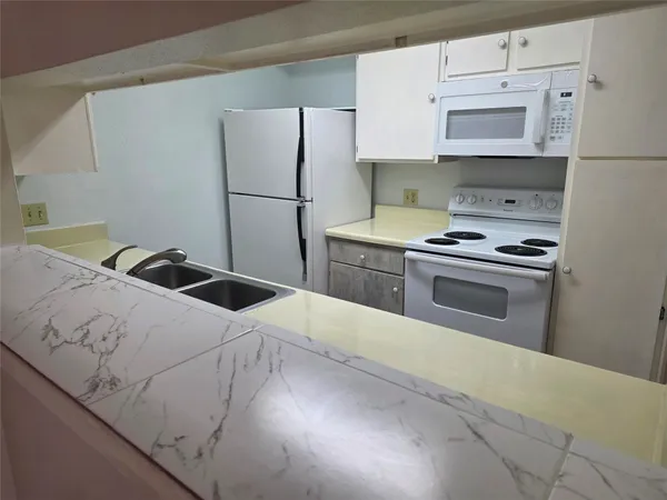 $1,345 | 3025 Walnut Bend Lane, Unit 21, Houston, TX 77042