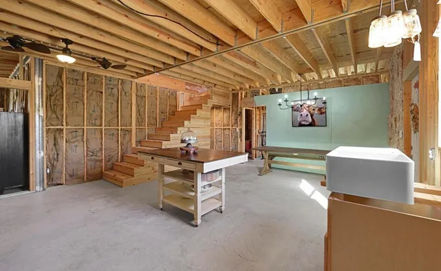 a view of livingroom with couch