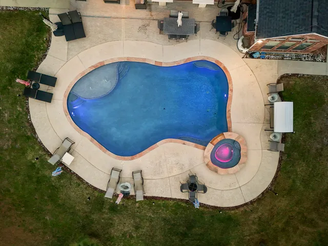 a view of an outdoor space with sitting space