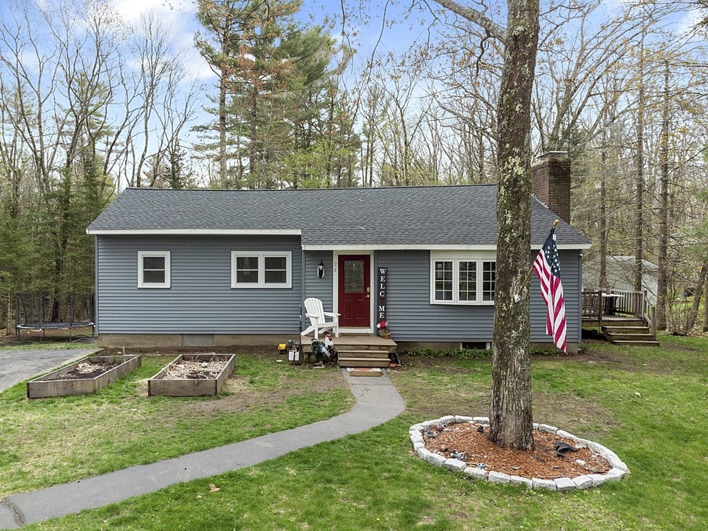 28 Banner Road Gardner, MA 01440 - Photo 1 of 31 a front view of a house with garden