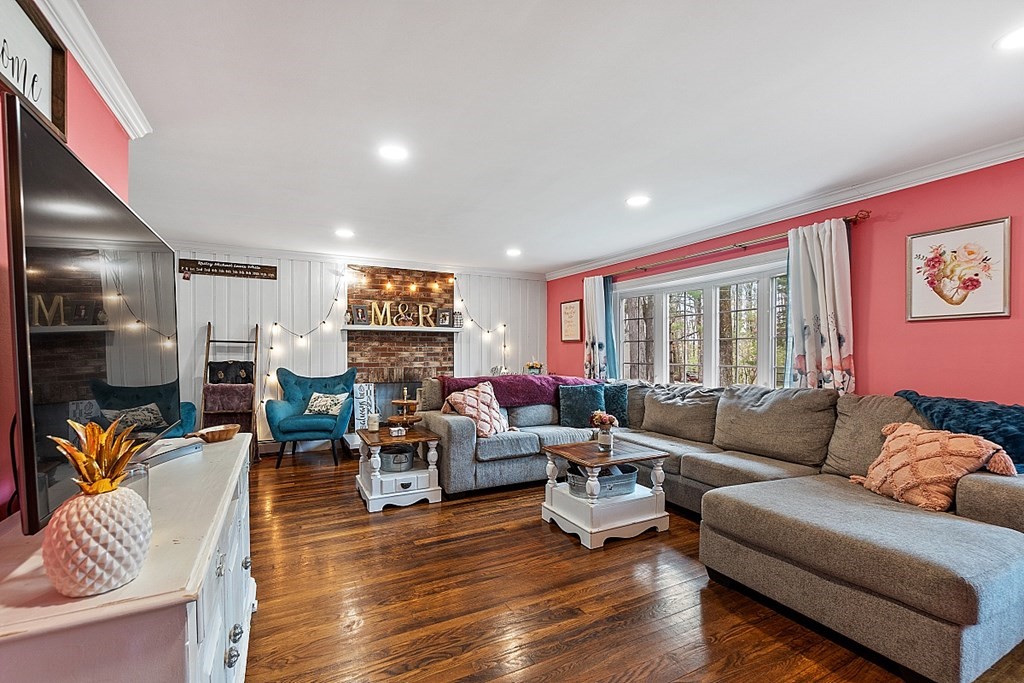 28 Banner Road Gardner, MA 01440 - Photo 3 of 31 a living room with furniture and wooden floor