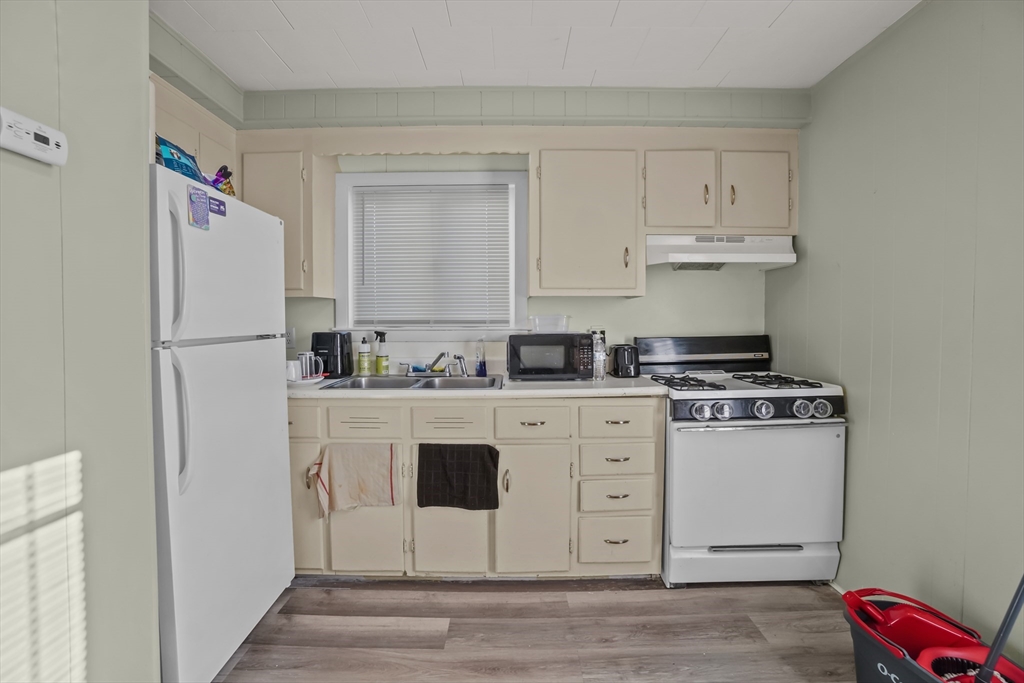 105 Park Street Fall River, MA 02721 - Photo 9 of 42