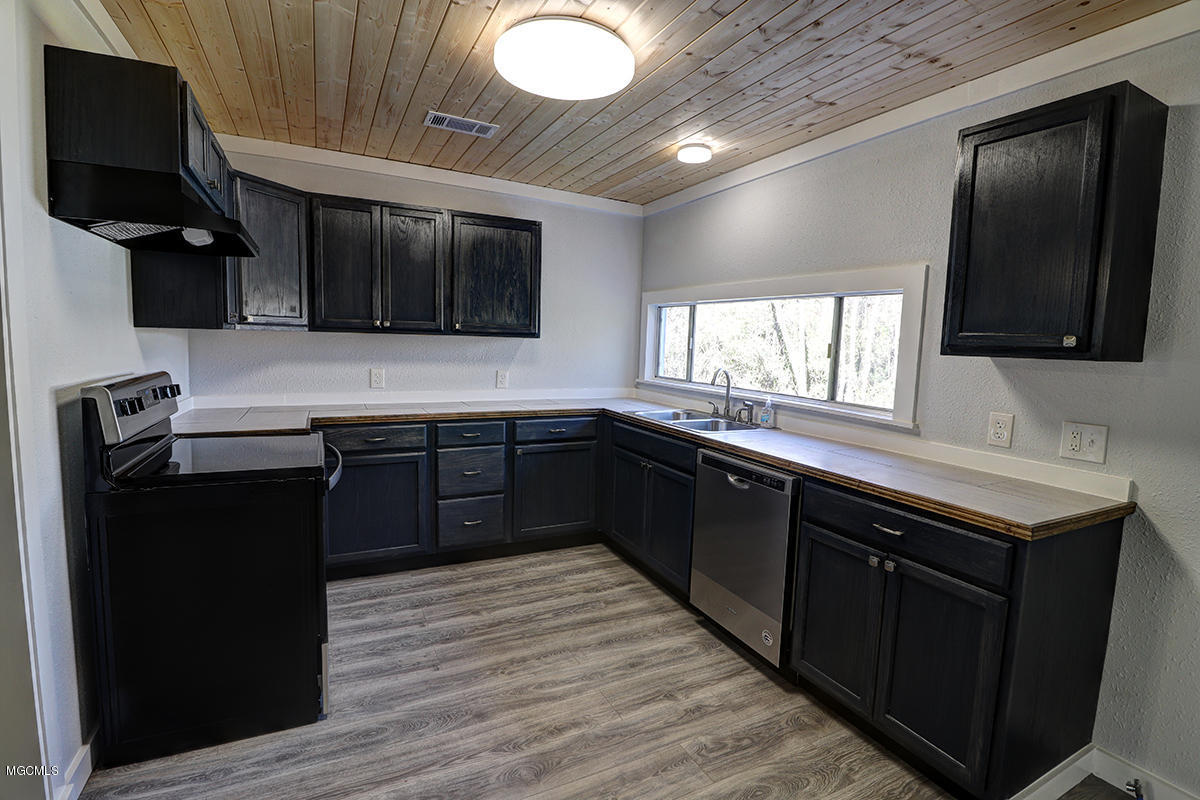 19 Campground Road McHenry, MS 39561 - Photo 2 of 13 Kitchen
