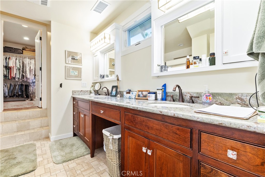 1545 Willow Creek Road Paso Robles, CA 93446 - Photo 27 of 52 Second ensuite includes dual sinks, 3/4 shower, and additional walk-in closet.