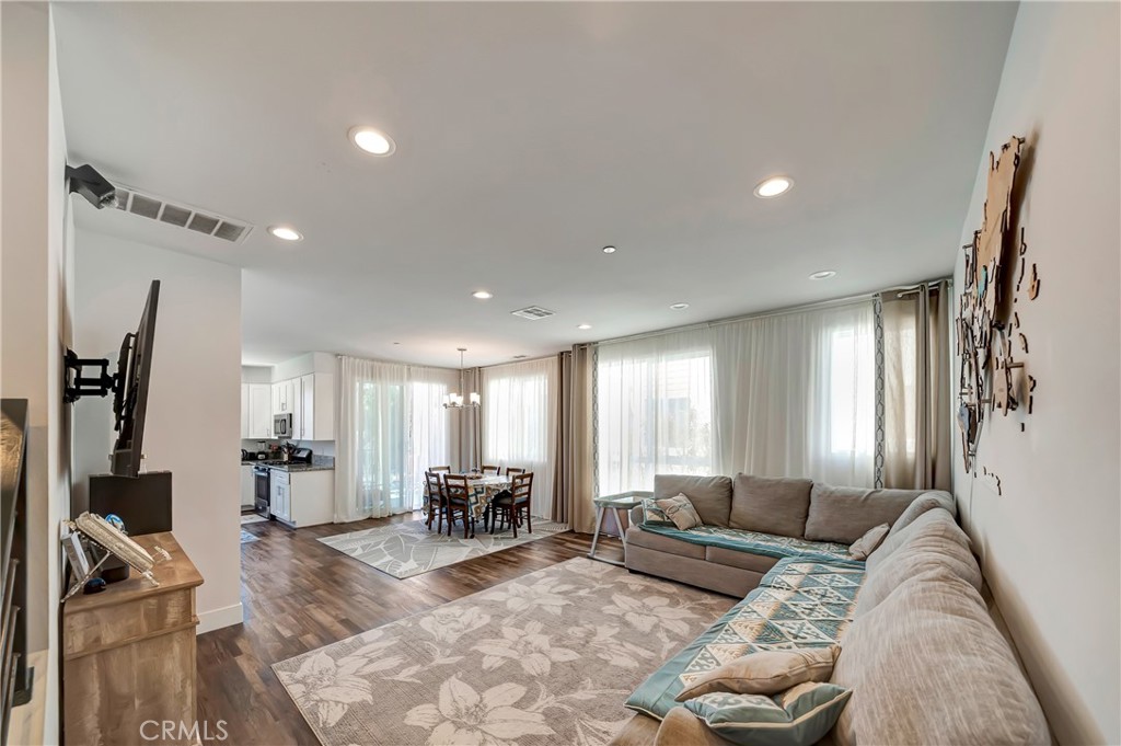 8427 Tweedy Lane Downey, CA 90240 - Photo 3 of 19