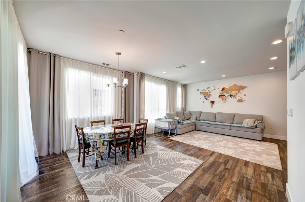 8427 Tweedy Lane Downey, CA 90240 - Photo 4 of 19