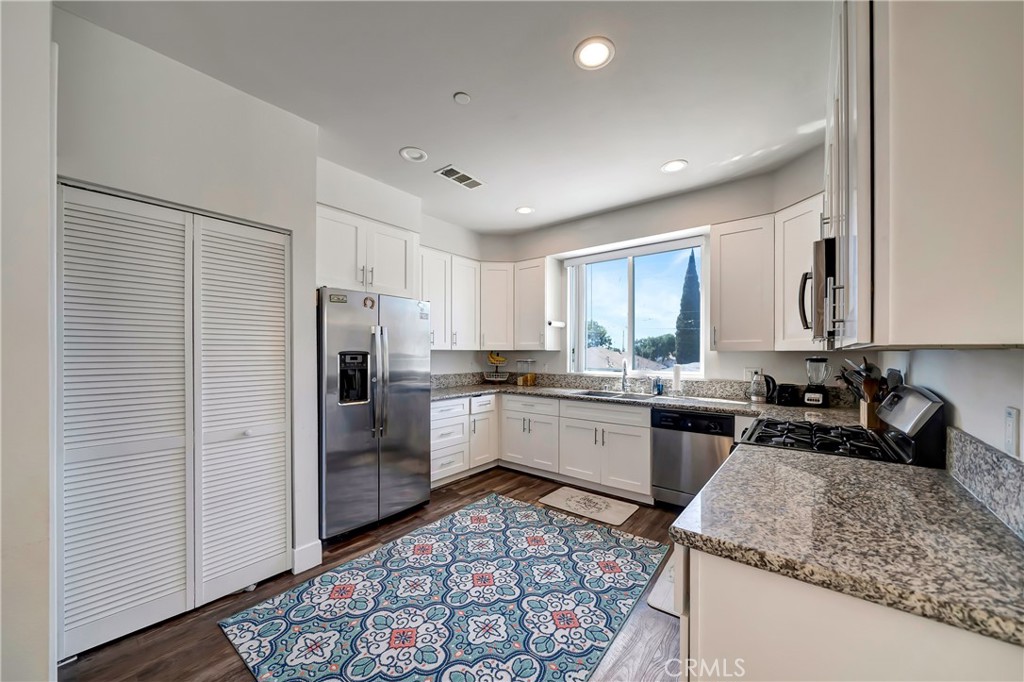 8427 Tweedy Lane Downey, CA 90240 - Photo 6 of 19