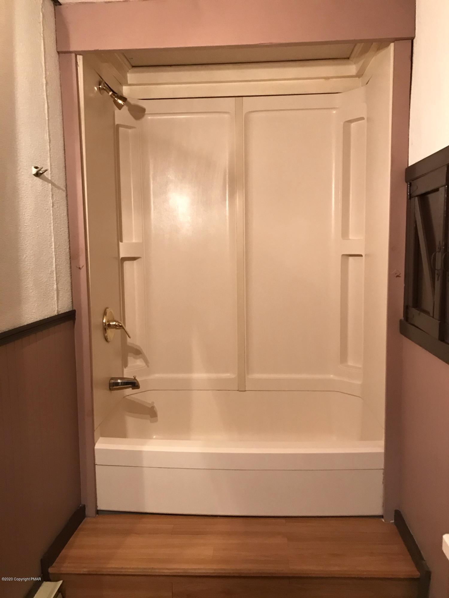 11 Danner Road Jim Thorpe, PA 18229 - Photo 8 of 16 FULL BATH
