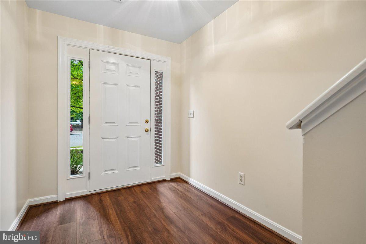 1711 Blue Flint Court Reston, VA 20190 - Photo 3 of 37 Spacious Foyer