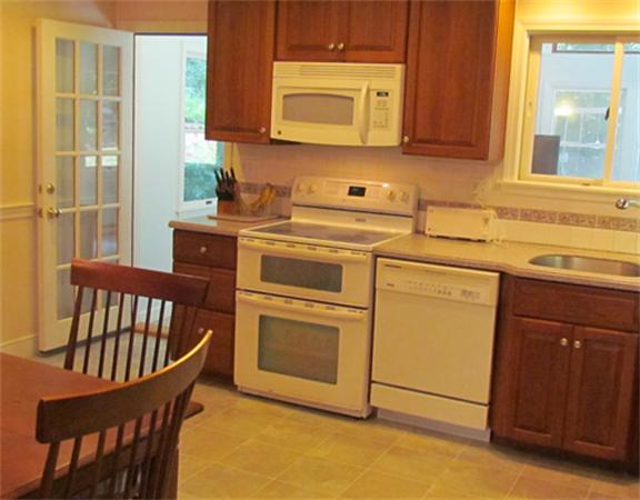 68 Cleveland Road Wellesley, MA 02481 - Photo 4 of 9