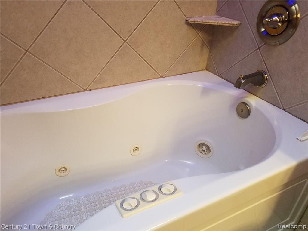 1732 South Boulevard Rochester, MI 48309 - Photo 15 of 24