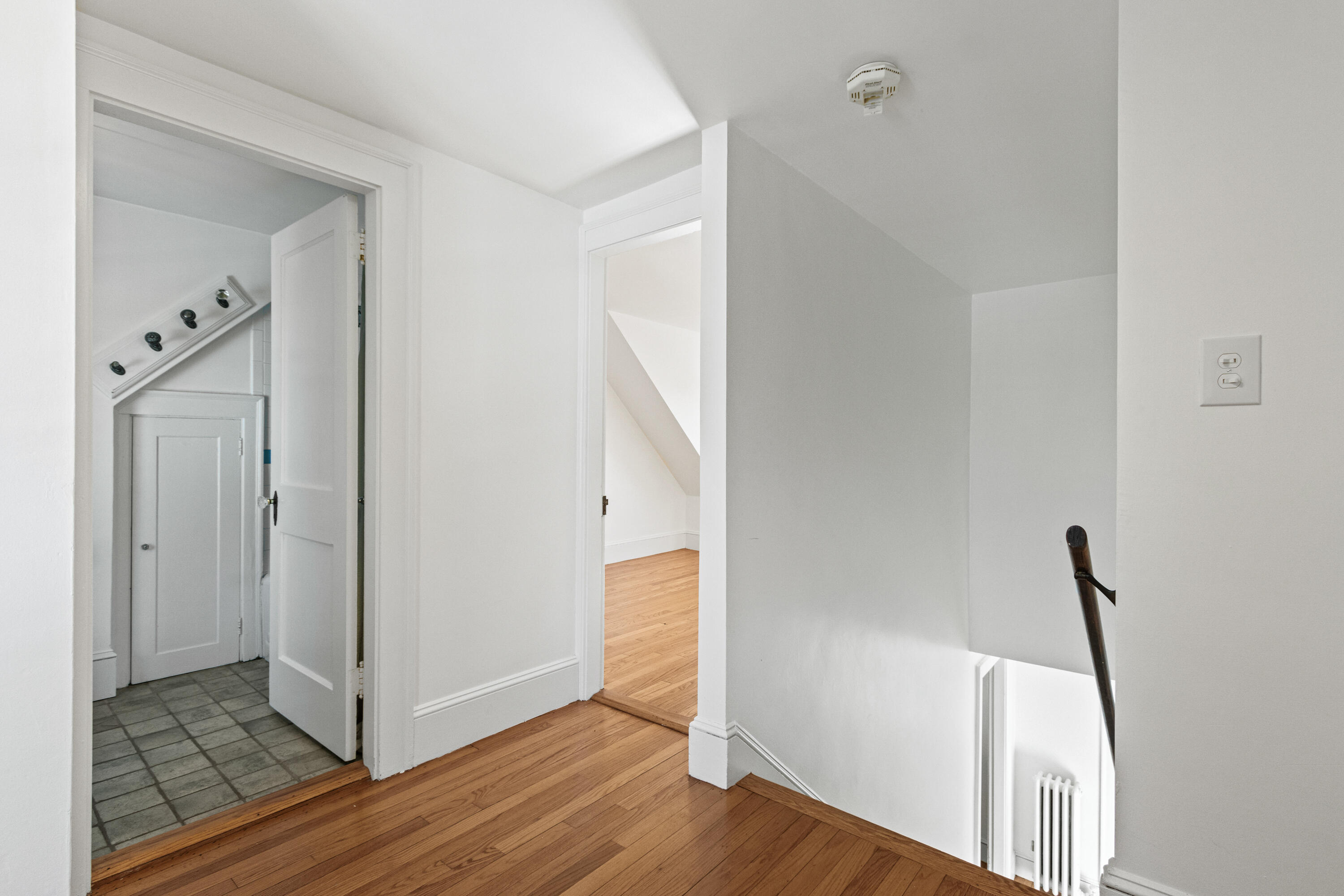 75 Kaler Road South Portland, ME 04106 - Photo 15 of 30 75 kaler 2nd floor hall 2