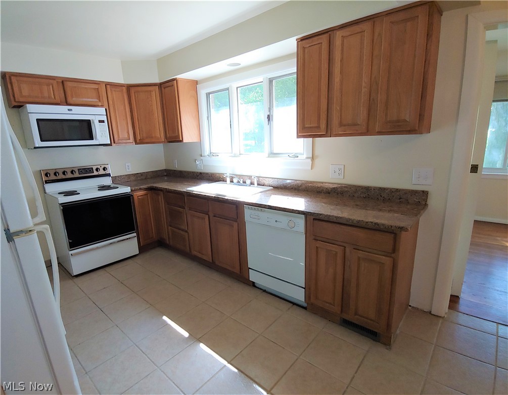 29400 Harvard Road Beachwood, OH 44122 - Photo 5 of 18 Kitchen